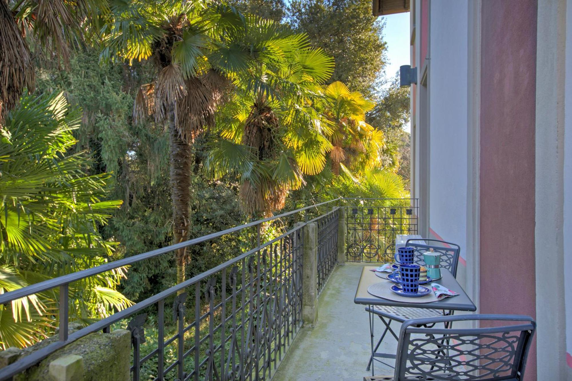 Villa Jejia- Pool And Garden Леза Екстериор снимка