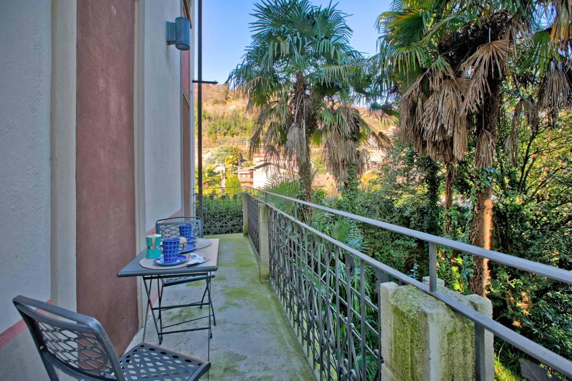 Villa Jejia- Pool And Garden Леза Екстериор снимка