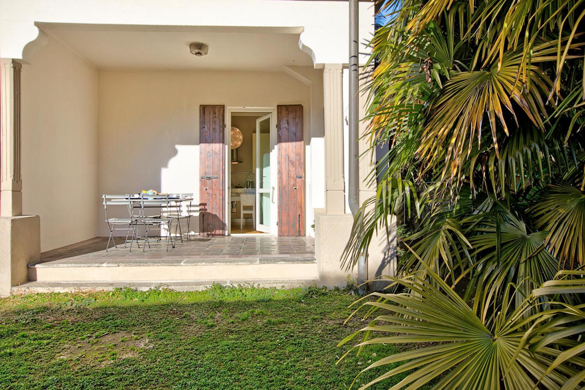 Villa Jejia- Pool And Garden Леза Екстериор снимка