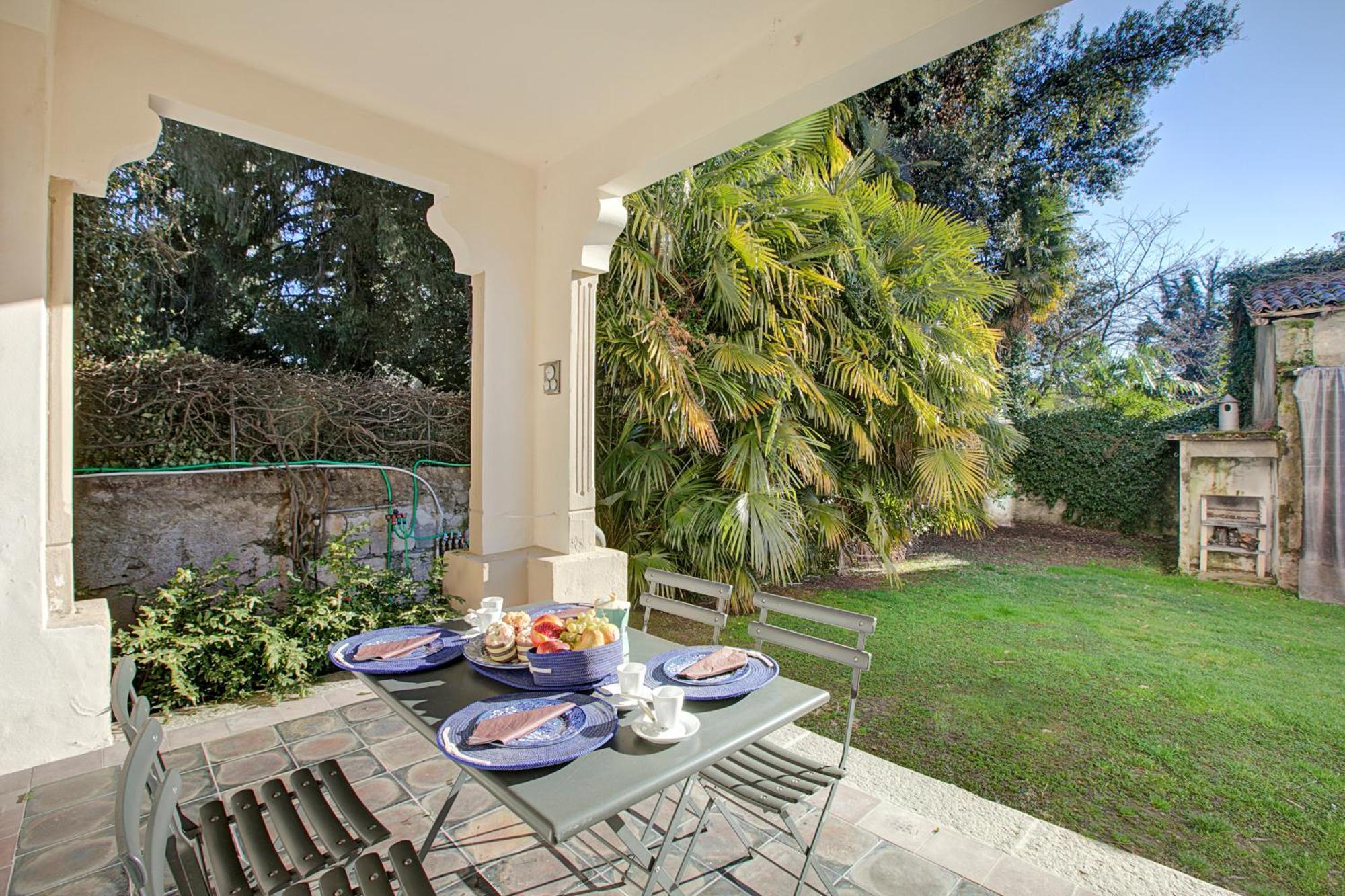 Villa Jejia- Pool And Garden Леза Екстериор снимка