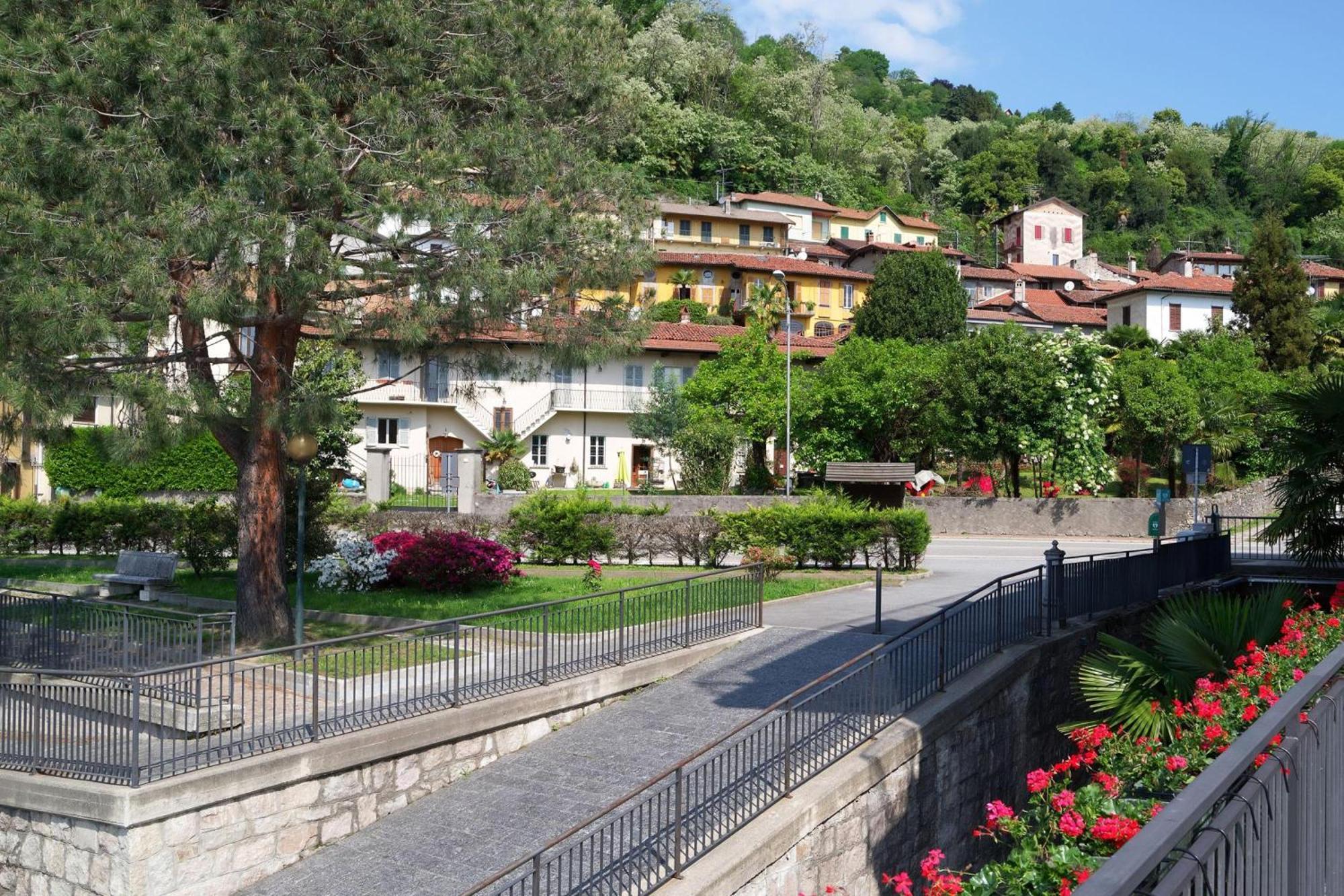 Villa Jejia- Pool And Garden Леза Екстериор снимка